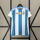 Camisa Seleção Argentina I 24/25 - Torcedor Adidas - Azul e Branca + Patch Campeão