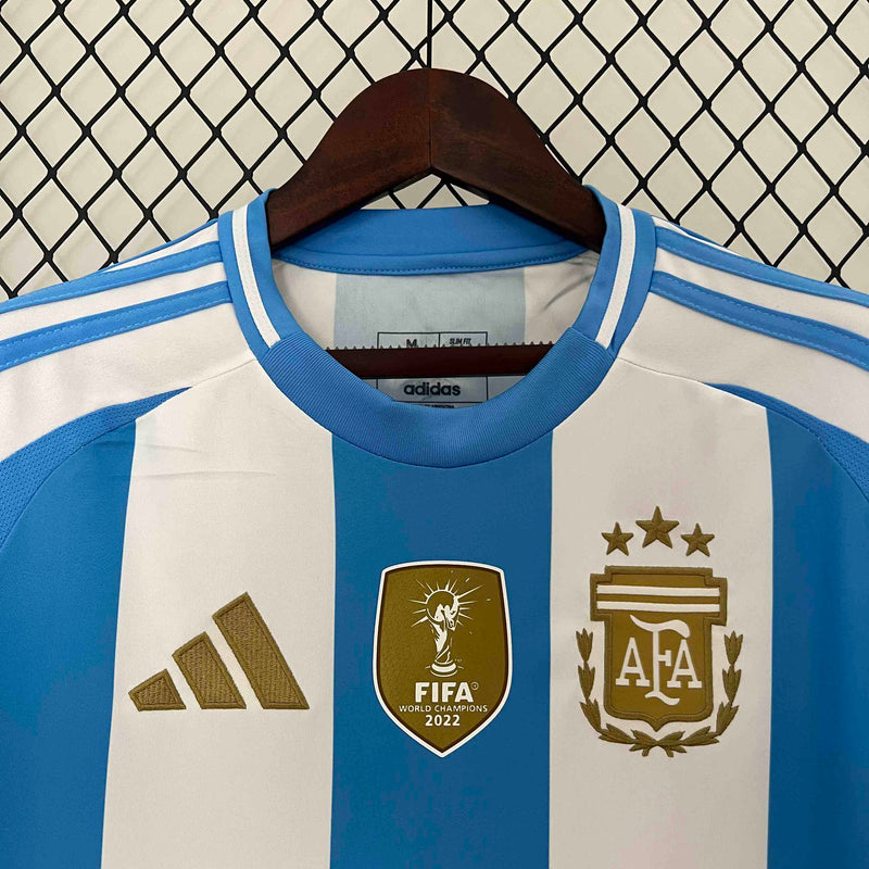 Camisa Seleção Argentina I 24/25 - Torcedor Adidas - Azul e Branca + Patch Campeão