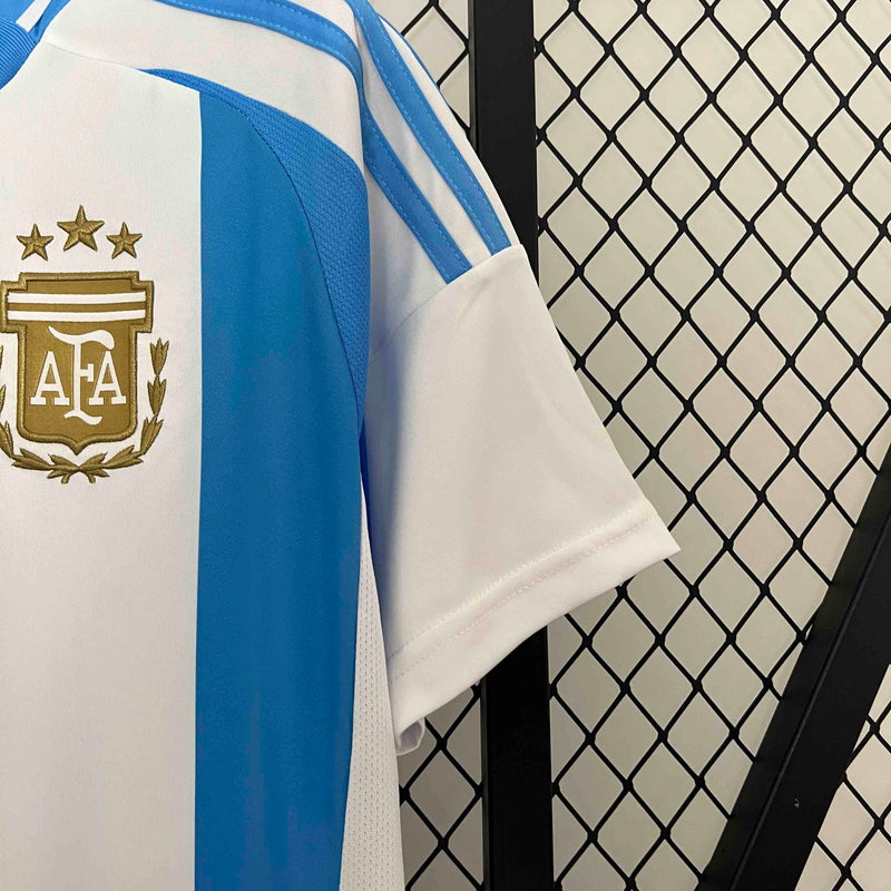 Camisa Seleção Argentina I 24/25 - Torcedor Adidas - Azul e Branca + Patch Campeão